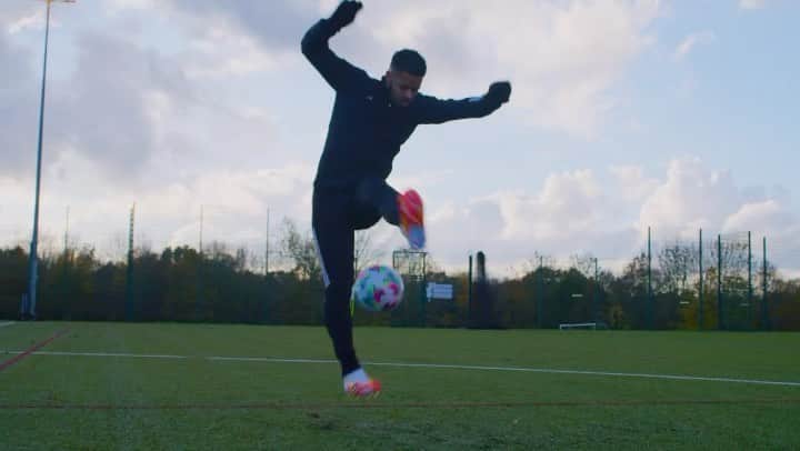 F2Freestylersのインスタグラム：「Buzzing to Introduce the Official @adidasfootball Match Ball for the @EASPORTSFIFA Global Series! In game now! 🎮 /// ⚽️」