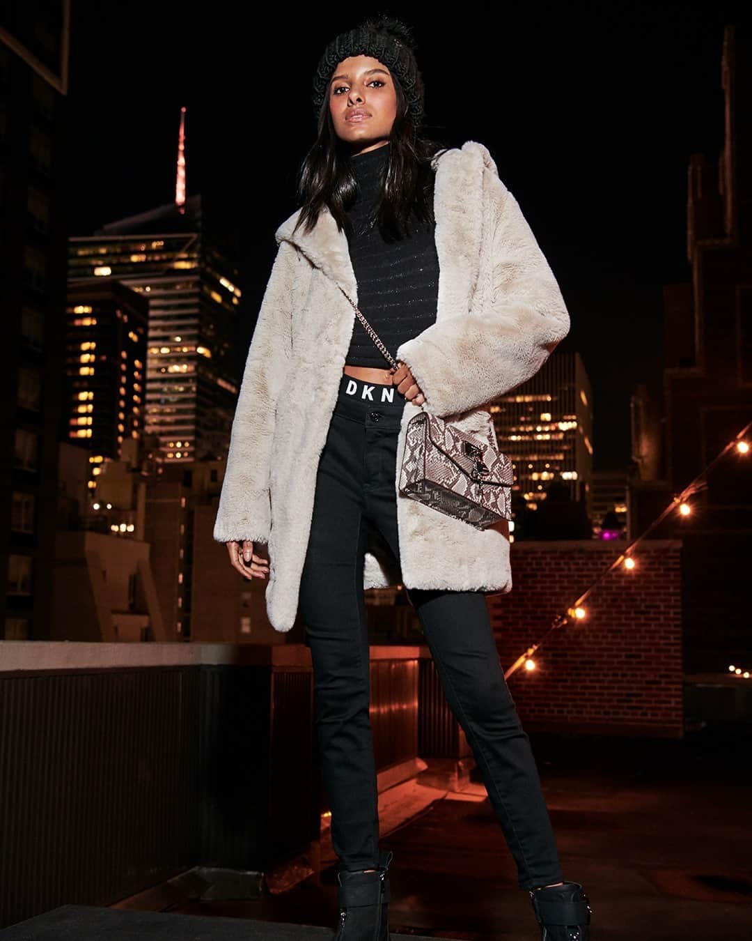 DKNYのインスタグラム：「Faux real: ready for a winter warm-up. Tap to shop the #DKNY look. #DKNYSTATEOFMIND」