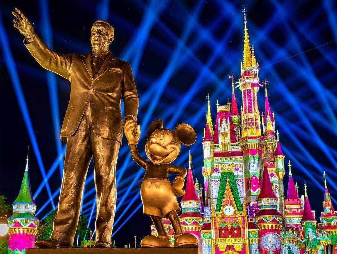 Walt Disney Worldのインスタグラム：「Happy birthday to the man who started it all and taught us "it's kind of fun to do the impossible." 🎂🎉 #WaltDisneyWorld (📷: @behindtheearswdw)」