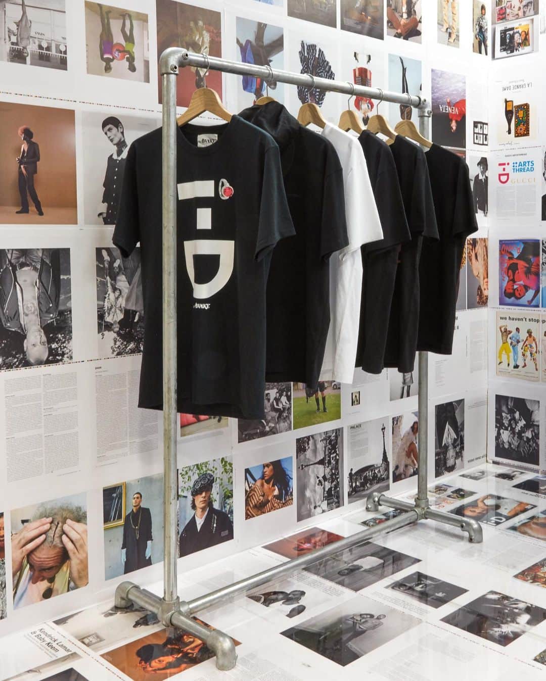i-Dさんのインスタグラム写真 - (i-DInstagram)「London Calling! 📍⁣ ⁣ The i-D 40th Anniversary in-store pop up has arrived @doverstreetmarketlondon, stocking our 40th Anniversary⁣⁣ capsule collection, made in collaboration with @ariesarise, @awakenewyorkclothing, @cactusplantfleamarket, @commedesgarcons, @futuradosmil, @ghettogastro, @idea.ltd, @lartdelautomobileshop, and @stussy PLUS the limited edition CDGzine featuring seminal Comme des Garçons spreads from i-D’s forty year archive..⁣⁣ ⁣ Opening hours: ⁣ Monday to Saturday 12-8pm⁣ Sunday 12-6pm⠀」12月6日 0時01分 - i_d