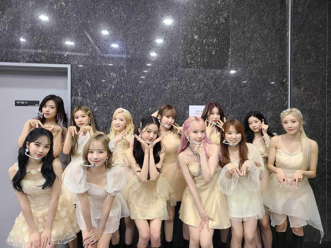 のインスタグラム：「… #IZONE #아이즈원 #アイズワン #wonyoung #장원영 #sakura #宮脇咲良 #yuri #조유리 #yena #최예나 #yujin #안유진 #nako #矢吹奈子 #eunbi #권은비 #hyewon #강혜원 #hitomi #本田仁美 #chaewon #김채원 #minju #김민주 #chaeyeon #이채연 #MMA2020」