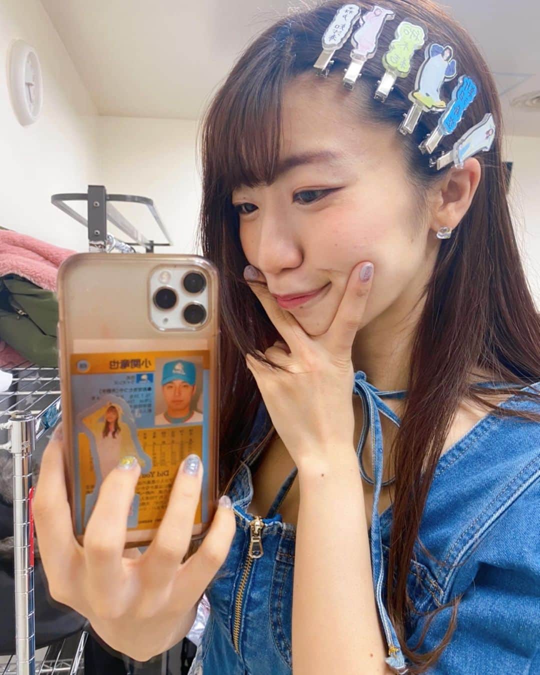 ぱいぱいでか美のインスタグラム：「昨日この髪型にするか迷って、やめた。笑 ꙳ #ヘアクリップ #FSKとおでかけ #ハロショ ꙳ 前髪クリップ、好きな人たち無事にポチれたよ〜！ 最高の商品をありがとうございます。 最近メイク時間たのしすぎる。 このクリップのおかげで……。 うさぎ 森戸知沙希ちゃん @chisaki__morito.official ペンギン 船木結ちゃん @angerme_official カエル 新沼希空ちゃん @kisora_niinuma.official です！！！！！！」