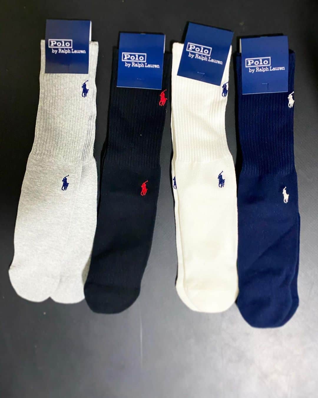 宇野薫のインスタグラム：「学生の頃からPOLOラルフローレン好きです。 　 #ラルフローレン #ラルフローレン好き  #beams別注 #beams #poloralphlauren  #ビームス #ビームス別注  #ufcの解説の時に履いてこ」