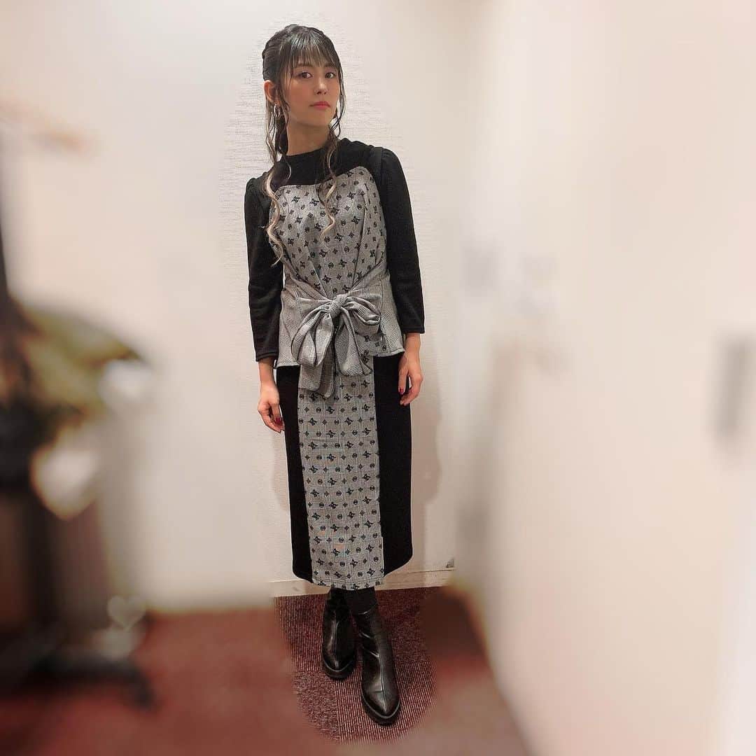 相羽あいなのインスタグラム：「#ハマリガタリ のコーデ♡♡ 形も柄もステキで。。。 一目惚れして購入〜🥴💕 #radioeva」