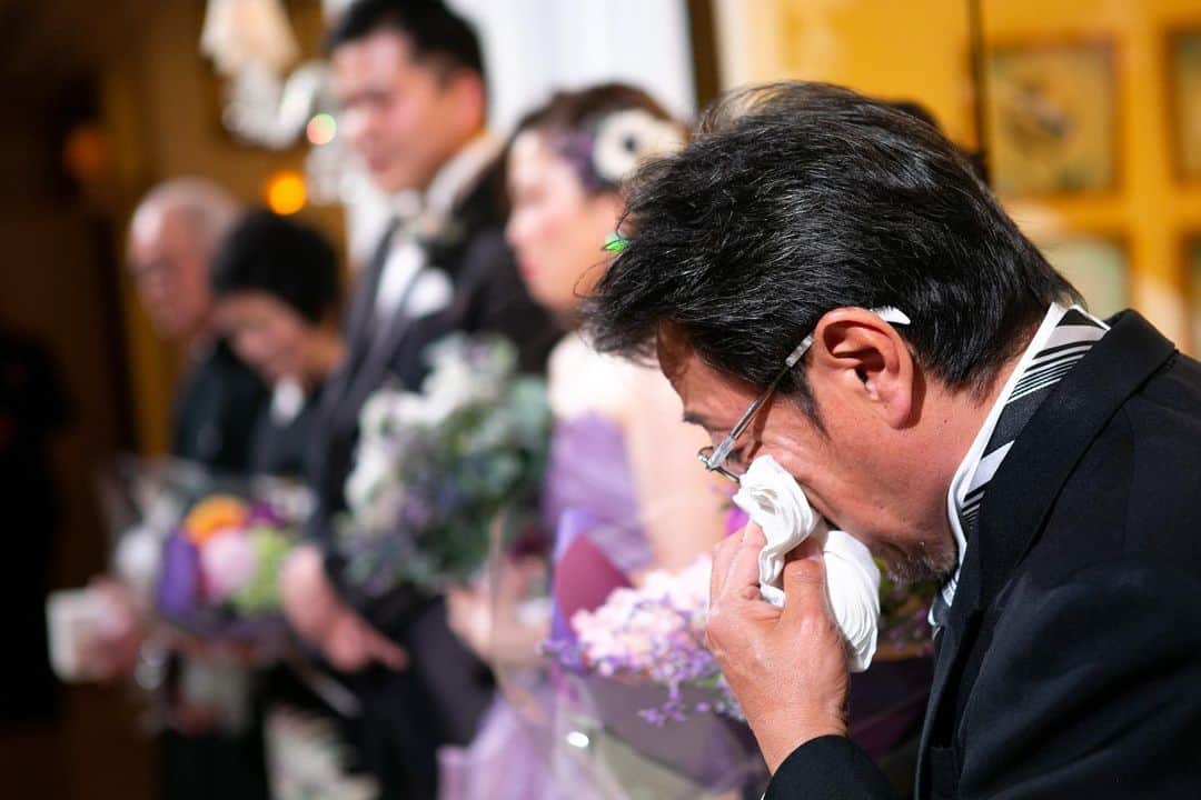 富山結婚式 ヴィラグランディス富山さんのインスタグラム写真 - (富山結婚式 ヴィラグランディス富山Instagram)「， ， ， きっとこれから先 どんな時代がきても 何があっても 人が人を愛する限り "結婚式"がなくなることはない ， ， ご結婚式をお手伝いさせて頂くたびに ゲストの皆さんの当日の笑顔を見るたびに 新郎新婦様へゲストの方からの温かいお言葉を聞くたびに そう確信します ， ， ， もしご自身のご結婚式について悩んでいらっしゃる新郎新婦様や未来のお客様がいらっしゃいましたら、ぜひヴィラグランディスのスタッフに一度ご相談ください😌 ， お2人にとってもご家族やご友人にとっても今できる最善の形でご提案させて頂きます！  ， ， ， ， ， ， ， #ヴィラグランディス富山 他の写真も気になる方はプロフィールから 公式HPもご覧ください▶︎▶︎▶︎」12月5日 15時38分 - villagrandis_toyama