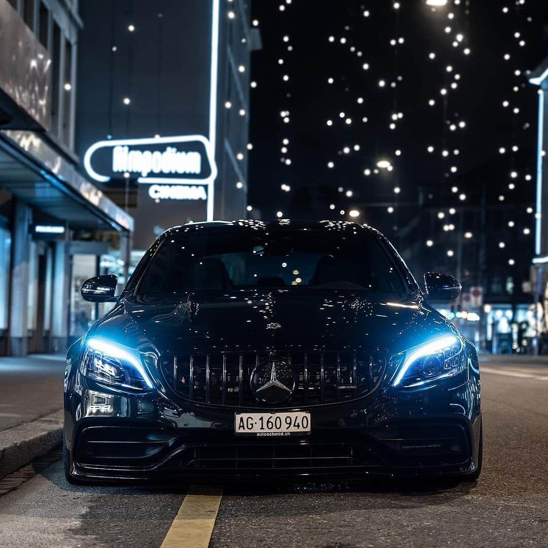 CARLiFESTYLEさんのインスタグラム写真 - (CARLiFESTYLEInstagram)「Can’t go wrong with an all black Mercedes C63 S. #carlifestyle photo @srs_swissrichstreets #C63s」12月5日 15時42分 - carlifestyle