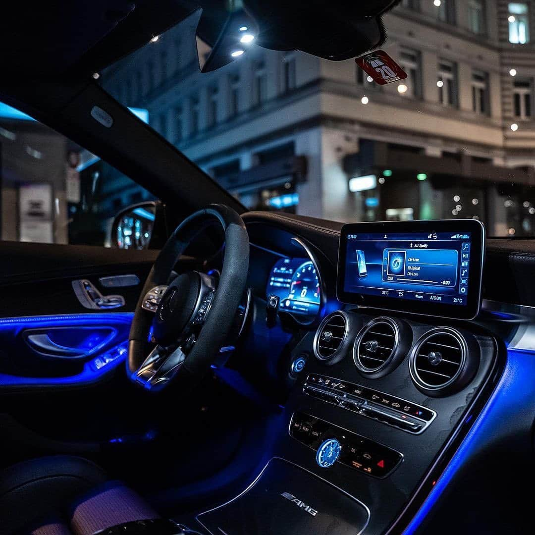 CARLiFESTYLEさんのインスタグラム写真 - (CARLiFESTYLEInstagram)「Can’t go wrong with an all black Mercedes C63 S. #carlifestyle photo @srs_swissrichstreets #C63s」12月5日 15時42分 - carlifestyle