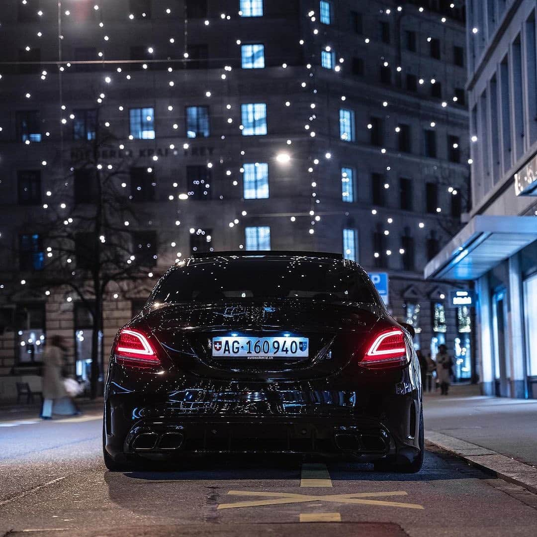 CARLiFESTYLEさんのインスタグラム写真 - (CARLiFESTYLEInstagram)「Can’t go wrong with an all black Mercedes C63 S. #carlifestyle photo @srs_swissrichstreets #C63s」12月5日 15時42分 - carlifestyle