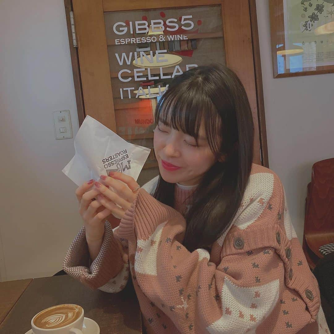 松崎博香さんのインスタグラム写真 - (松崎博香Instagram)「寒い日は美味しいカフェラテ飲みたい☕️ でも、寒くなくても飲みたい。笑 みんなは今日はなにをしてるのー？？ 私は今コナンくんみてるよ👀 #カフェ #宇都宮カフェ #instagood #instapic #instalike #lfl #셀스타그램 #맞팔 #맞팔해요 #좋아요반사 #좋아요 #좋아요그램」12月5日 16時11分 - hiichan_starmarie