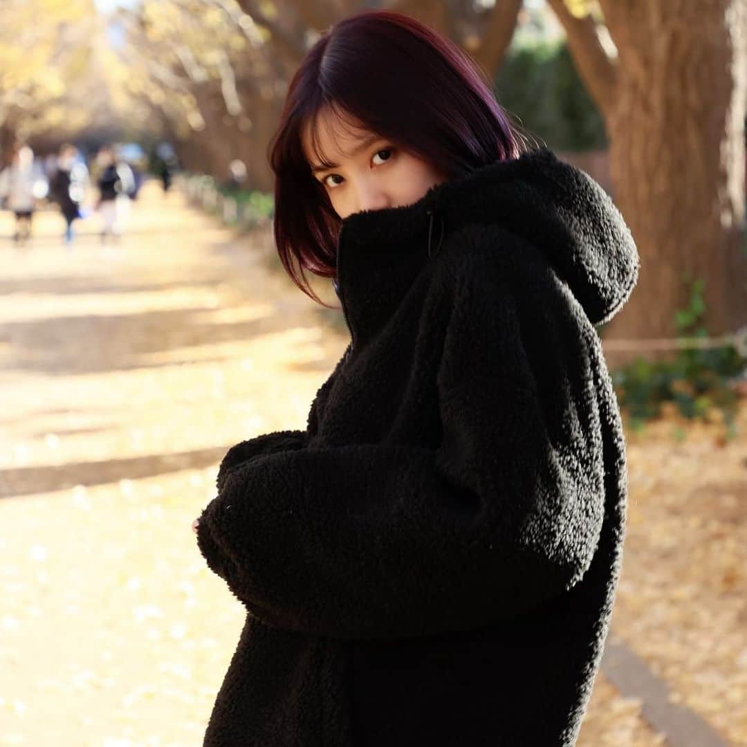 加藤玲奈のインスタグラム：「髪の毛暗くしました😌 光に当たると紫がうっすら💜 今回も @nasup さんにお任せで可愛くしていただきましたっ💓いつもありがとうございます☺️」