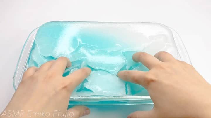 Emiko Ffujioのインスタグラム：「❄️🦌❄️🏕❄️🦌❄️🏕❄️🦌❄️🏕❄️ YouTube (short ver. ) 【 Frozen lake iceberg slime】 #slime#waxslime#icebergslime#frozenlakeslime#polystyrenefoam#diyslime#asmrslime#asmr#pokingslime#floamslime#slimevideo#poking#crunchyslime#floam#スライム」