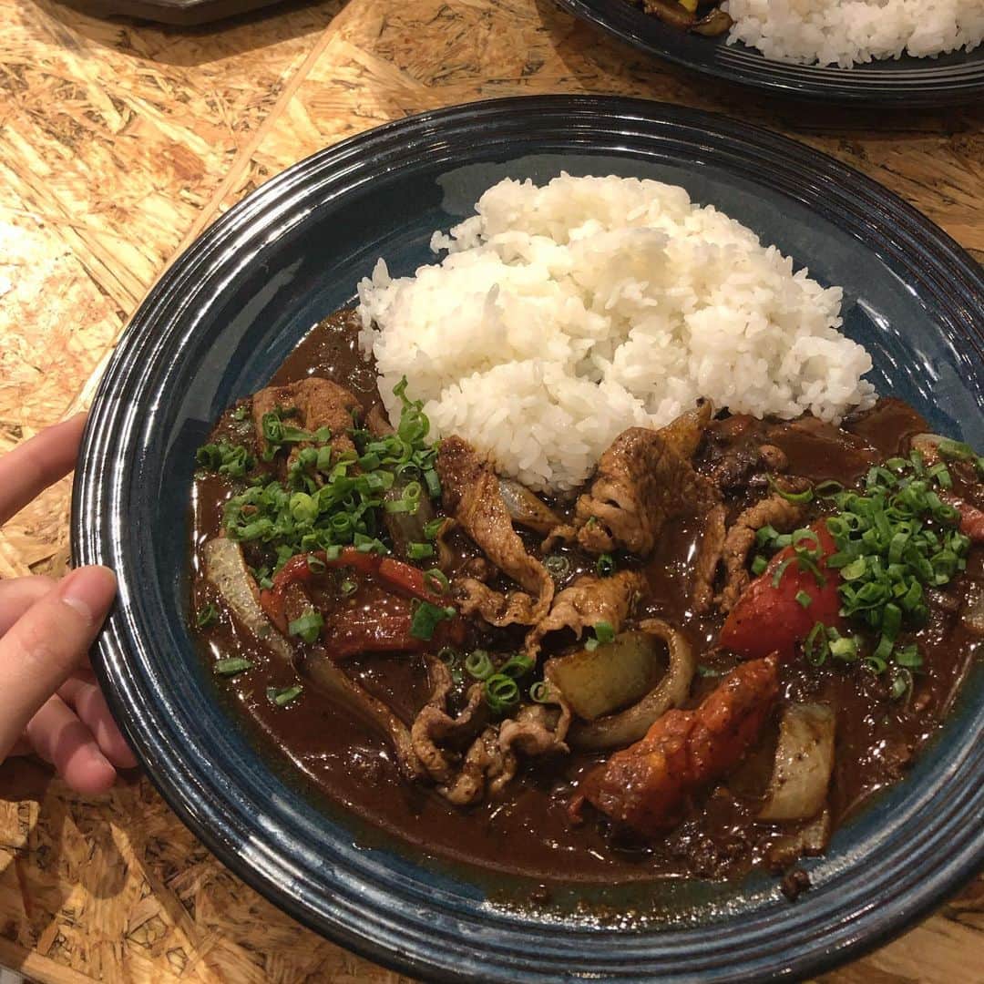 Rinkaのインスタグラム：「お皿が可愛いトマトカレー🍅  #camp #野菜を食べるカレーcamp  #トマトカレー　#カレー　#カレーライス　#東京カレー　#curry #curryrice」