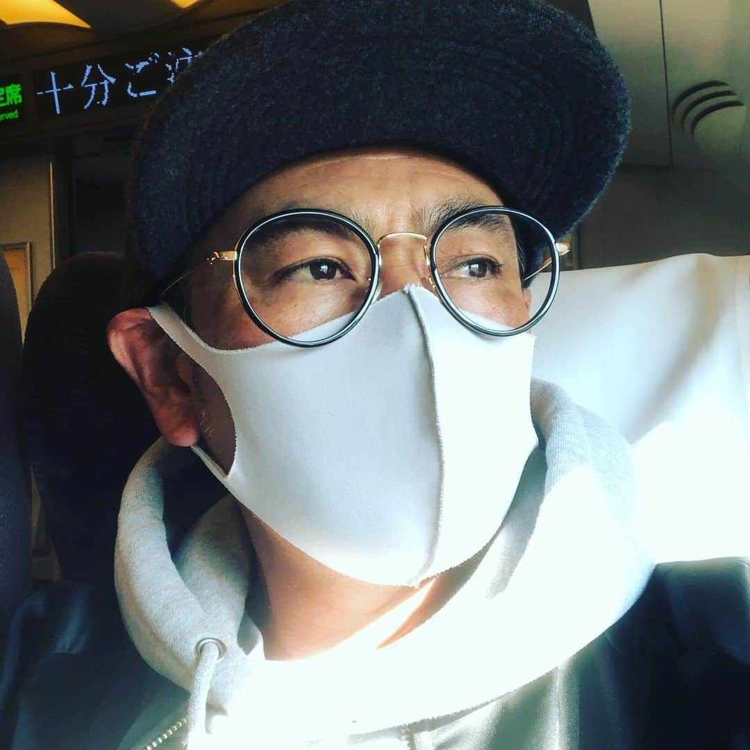 遠藤章造さんのインスタグラム写真 - (遠藤章造Instagram)「十分にご注意しながら東京帰ります。 #遠藤章造#ココリコ#新幹線#大阪 #東京#お仕事 #師走#今年もあと少し」12月5日 16時21分 - shozoen