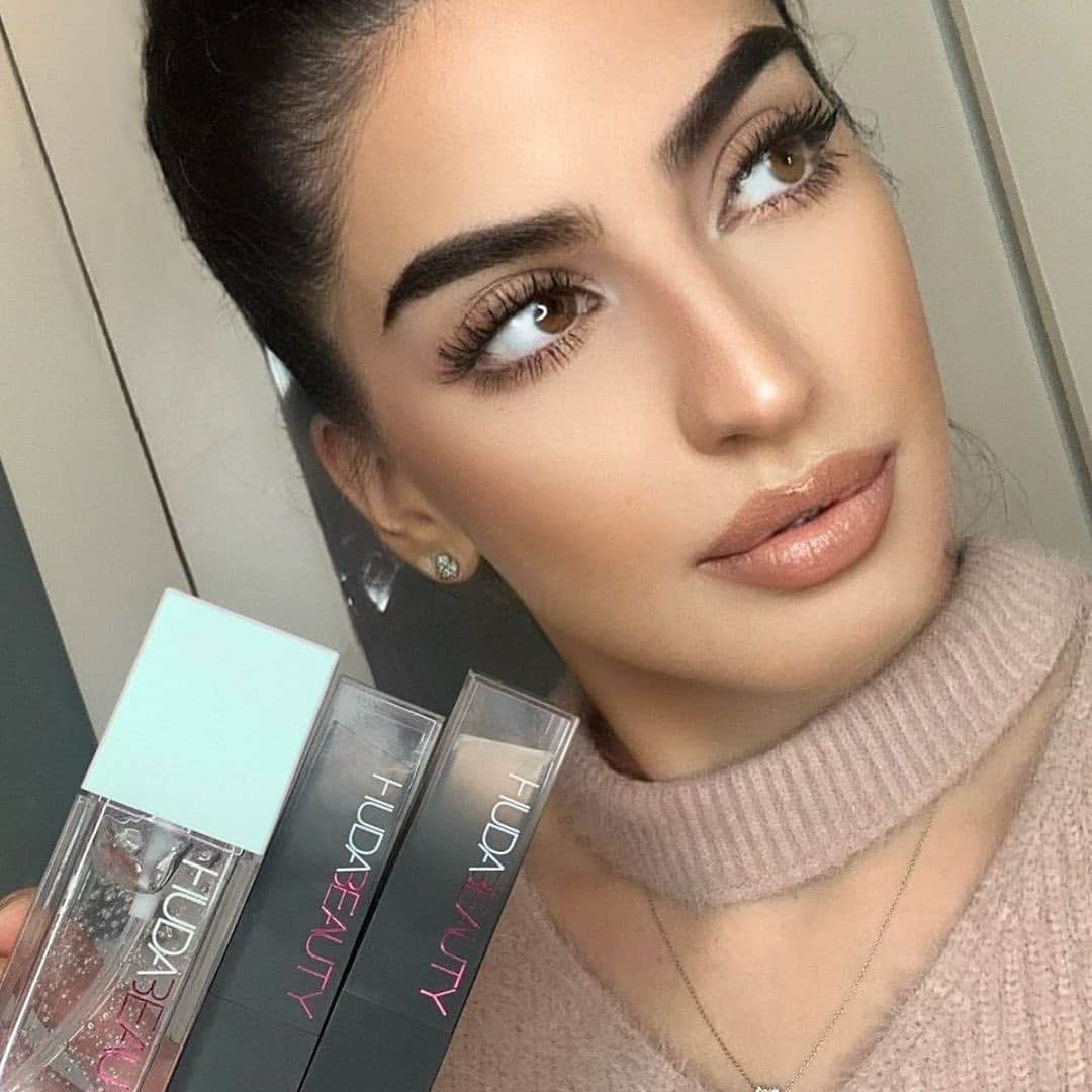 Huda Kattanさんのインスタグラム写真 - (Huda KattanInstagram)「Love this stunning beauty @medusabeautyy ❤️❤️❤️ Tag your fav beauty accounts We are obsessed with you @medusabeautyy Repost @medusabeautyy Hudabeauty Products are life changing ✨♥️ I’m obsessed and thankful that i’ve found my new foundation for everyday ! The water jelly primer 💦 in combo is the best way for a perfect result of your foundation! Full hydration and smooth texture of your foundation will be seen !」12月5日 16時27分 - hudabeauty