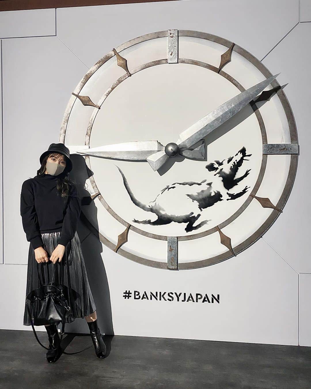 YUMIKAのインスタグラム：「先月行ったバンクシー展🎈 載せるの忘れてた🤣 早起きして朝１で行って太陽浴びてご飯食べて 夕方には解散という健康的な1日だった⑅◡̈*💓 ひーにゃんありがとう🥰♥️♥️ #art #バンクシー展 #半年以上ぶりの再会 #久々に光合成した気がする #休日 #cjd_yumika」