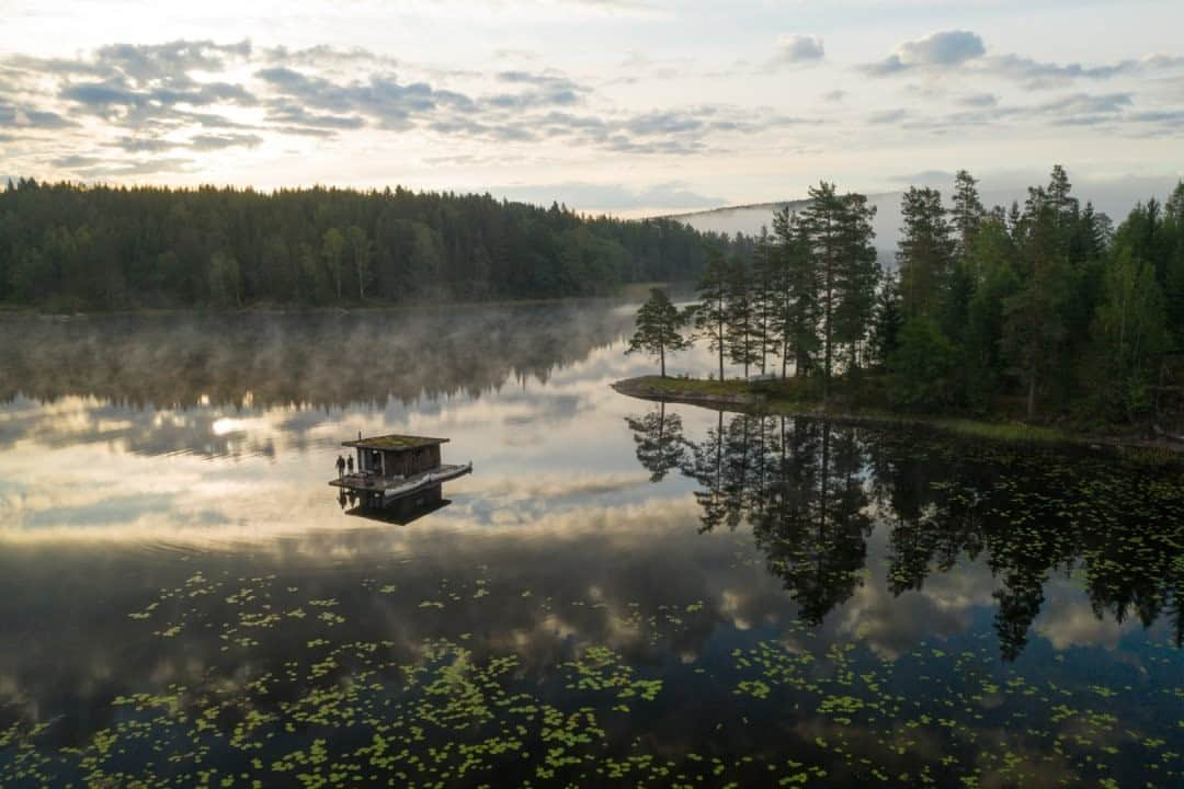 National Geographic Travelさんのインスタグラム写真 - (National Geographic TravelInstagram)「Photo by @MartinEdstrom / On this shallow lake in the deep forests of Värmland, Sweden, visitors make their temporary home on a small raft with two canoes. After pushing off the beach and making a fire, it's simply a question of where the wind will take them. The trend of remote and minimalistic outdoor living has grown rapidly in Sweden during 2020, as people look for ways to vacation away from cell phone reception and keep social distance during the pandemic.  Follow @MartinEdstrom for more images from Sweden and the Nordics. #nordics #sweden #raft #lakeside #adventuretravel」12月5日 16時40分 - natgeotravel