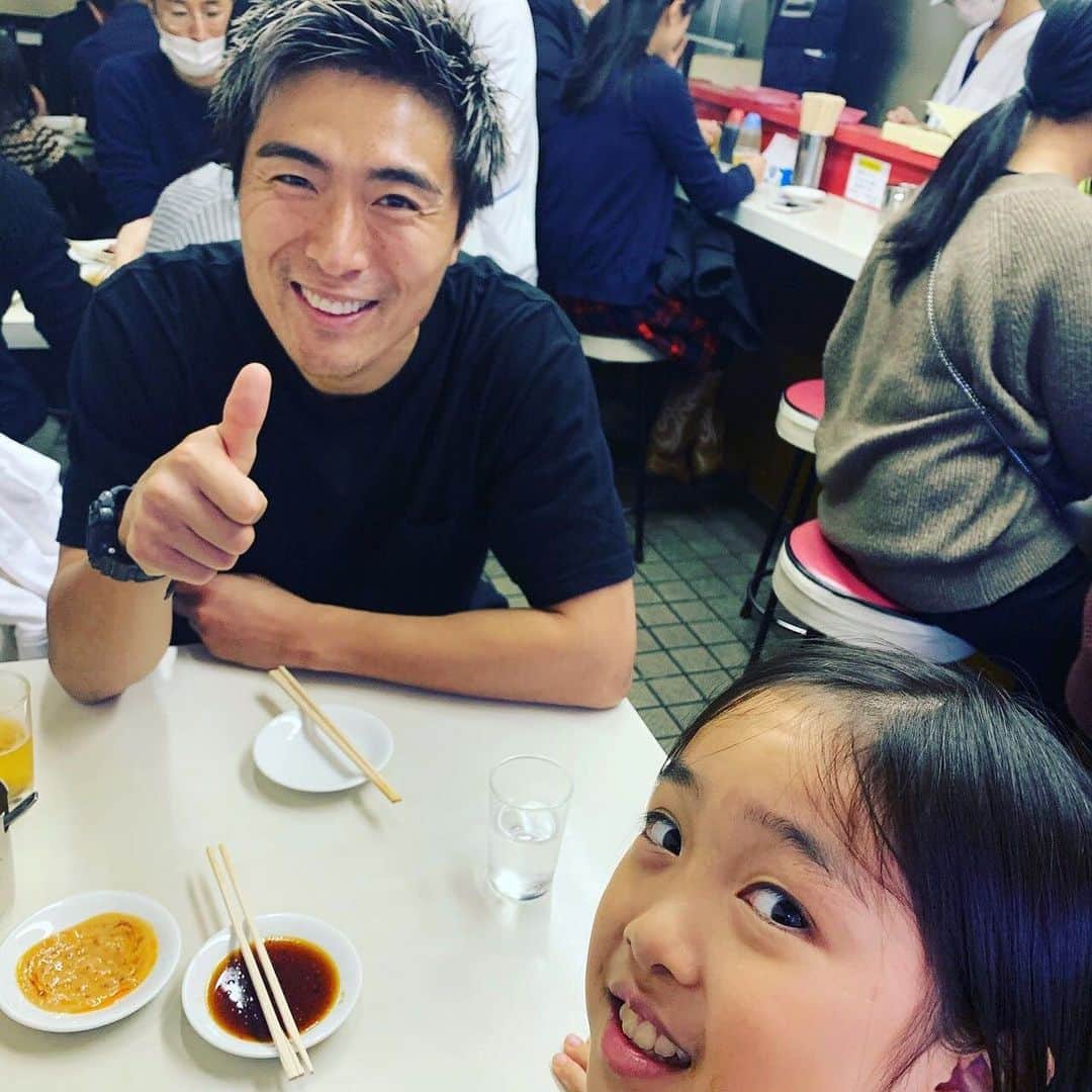 北野貴之のインスタグラム：「今日は餃子はしごランチ！ 神戸ってこんなに餃子有名だったの！ 四年生と、パパと3人で手を繋いでデートランチ❤️楽しかったね😍 また、逢おうね❗️  #ほっかも#もしかして#餃子好き#かも」