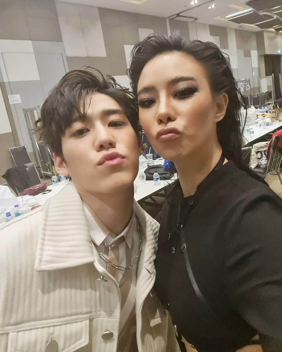 PONY STONEさんのインスタグラム写真 - (PONY STONEInstagram)「#Repost @crishorwang ・・・ #dressingroom 🤩  2รูปหลัง surprise น่ารักกกก 🤍🤍 #millennialschoices2020  #ponystone」12月5日 17時03分 - ponystone_official