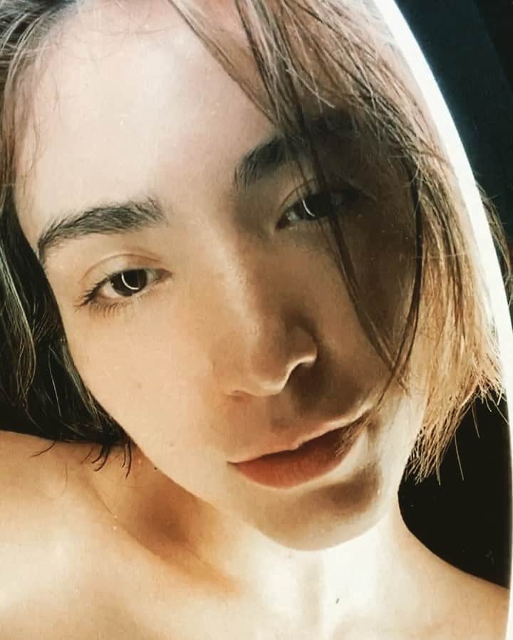 ダンシーシャノン美沙のインスタグラム：「自分の世界に入れば入る程幸せ。  周りと自分を切り離す時間の大切さ。  辛いことも沢山あるけど辛さとかネガティブなことにフォーカスしないで今ある幸せに気づいて感謝してやさしい気持ちで毎日を過ごせればなと。  フォーカスした事頭にイメージしたことが全て現実となるから。  楽しい事幸せな事感謝でどんな時も頭ん中いっぱいにしよう。  #感謝 #yogini #love」