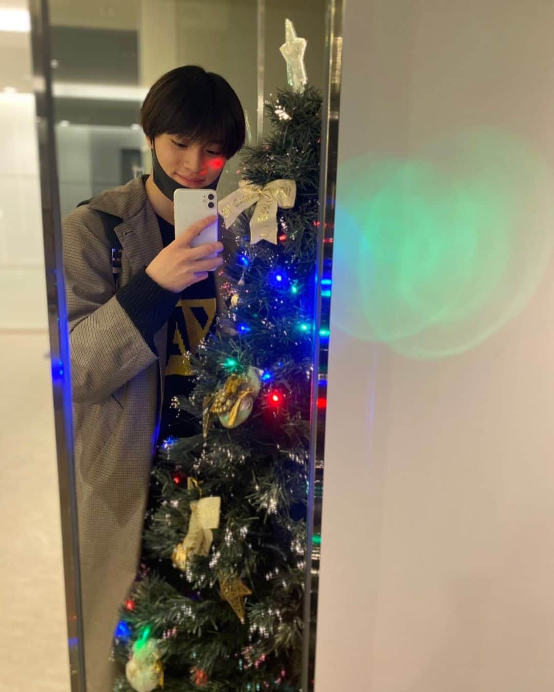 上村謙信/KENSHINさんのインスタグラム写真 - (上村謙信/KENSHINInstagram)「みんなにとってのクリスマスソングはなんだい？ 邦楽洋楽問わず!!  本日インスタライブ23時から。寒い今日を僕が暖めます。  フォロワー1.5万ありがとう？（あと少しですね）  #ONENONLY #KENSHIN  #christmas #christmastree」12月5日 16時56分 - kenshin_stagram0708