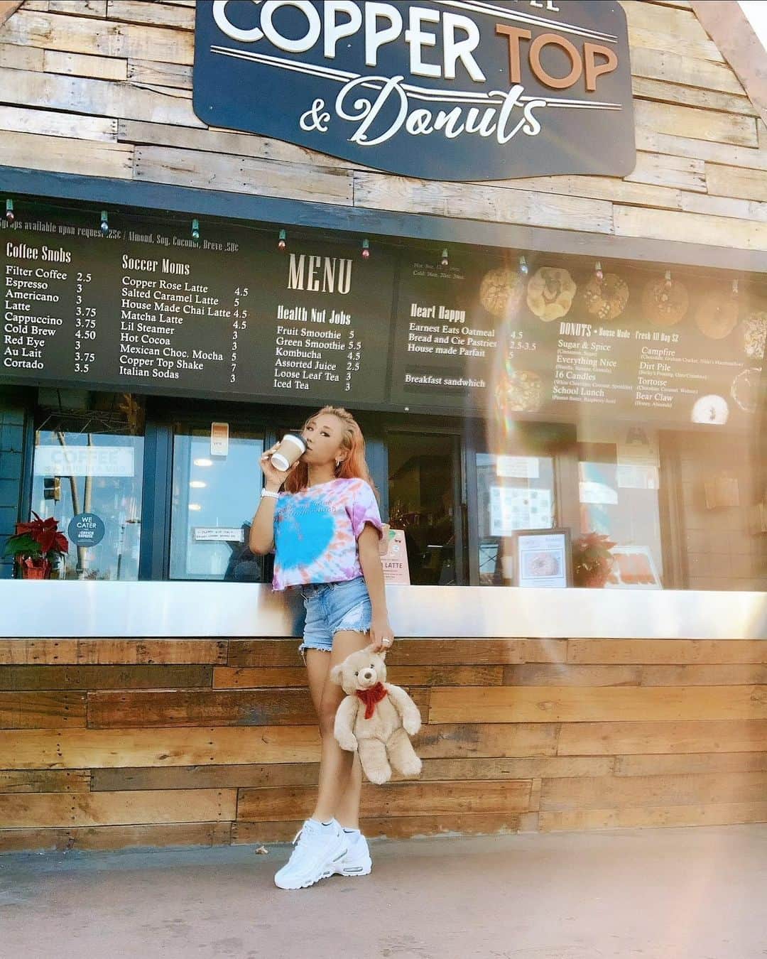 JAMOSAのインスタグラム：「Support Local☕️🍩 @coppertopcoffee」