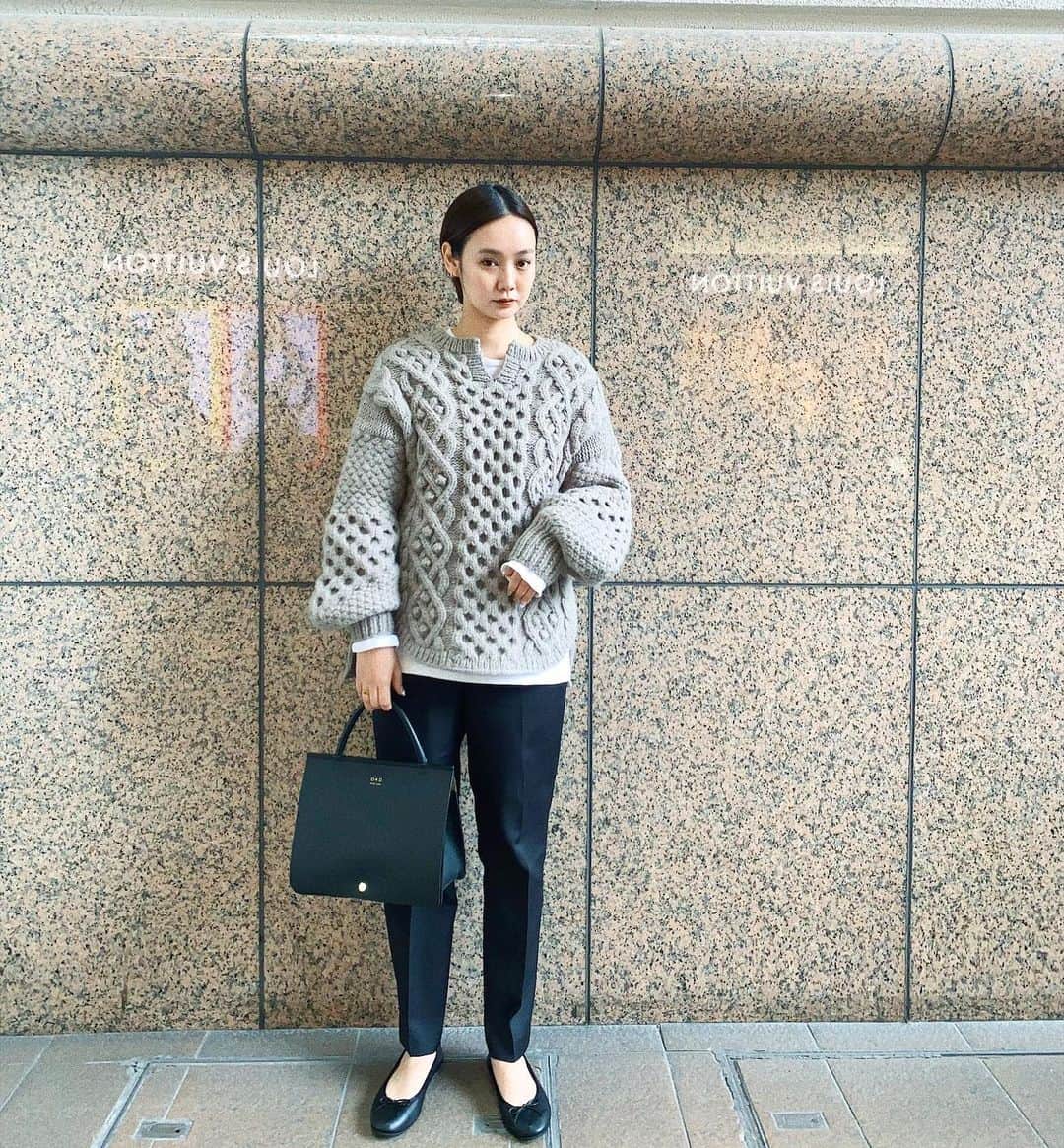 のインスタグラム：「・ 昨日の服 質問多かったので 🍾！ こんな感じでした ！  昨日popupに行った  @kurun_official  の靴！ この日は ベーシックな黒履いてました 🩰！　 天神大丸8日までです 🕺🏻ぜひ〜 !   #kuruntokyo #クルントウキョウ」