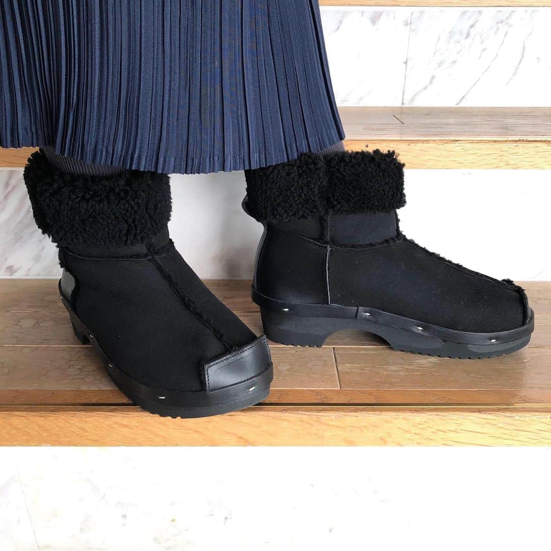 BEAMS JAPANさんのインスタグラム写真 - (BEAMS JAPANInstagram)「＜rosa mosa＞ High Cut Boots Womens  使い込むほどに馴染む植物タンニンなめしのレザーを使用した、ハイカットブーツ。  写真のように折り曲げて履いて、スタイリングとのバランスを取ることができます。 ふわふわなシープスキンは履き心地よく、足元を暖かく包み込みます。   Item No. 6632-0333 Size:36,37,38,39 ¥48,000+TAX  BEAMS JAPAN 5F @fennica_shinjuku ☎︎03-5368-7304 #rosamosa #beams #beamsjapan #beamsjapan5th #fennica  #fennicastudio」12月5日 17時19分 - beams_japan
