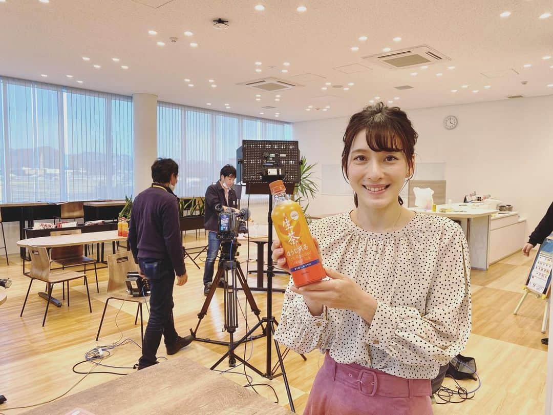 大田理裟のインスタグラム：「#キリン生茶ほうじ煎茶 のcmに﻿ 出演しています🍵💖﻿ ﻿ 山口県の皆さま、ぜひご覧ください！﻿ 見れない皆さまも生茶 ほうじ茶、﻿ ぜひ飲んでみてくださいね🥺✨﻿ ﻿ #キリン #KIRIN #生茶 #ほうじ茶 #mixも見てね #mix #tvcm」