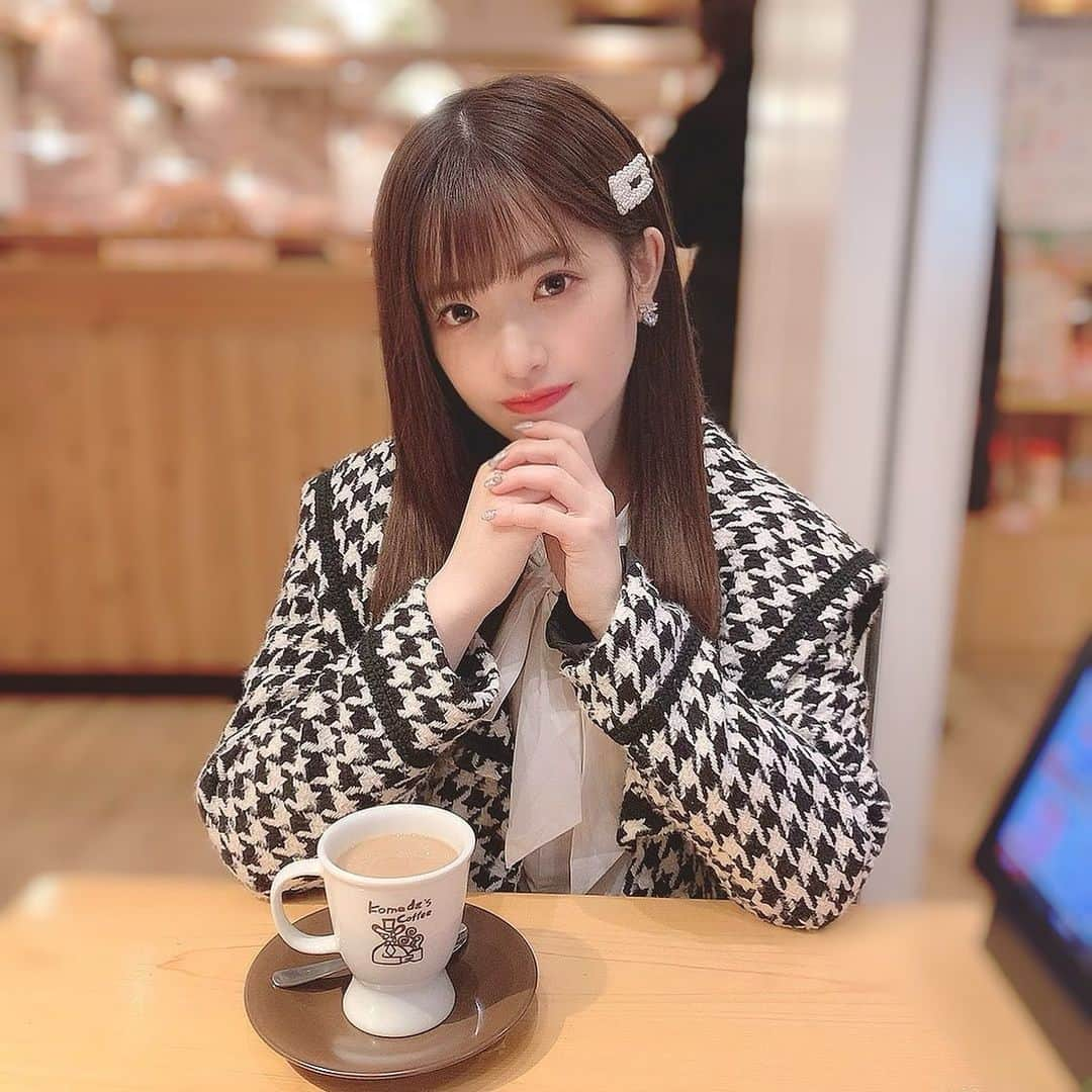 武藤小麟さんのインスタグラム写真 - (武藤小麟Instagram)「☕️☁️ 飲み物もホットの季節ですね…🐕 コートは @peachpepperheim さんのです🤍  柄が可愛くて一目惚れしました🍙☁️ . #だいぶ前の写真を今更😂 #コメダ珈琲だいすき #珈琲 #カフェ #cafe #fashion #outer #pph #accessory」12月5日 17時24分 - muto_orin