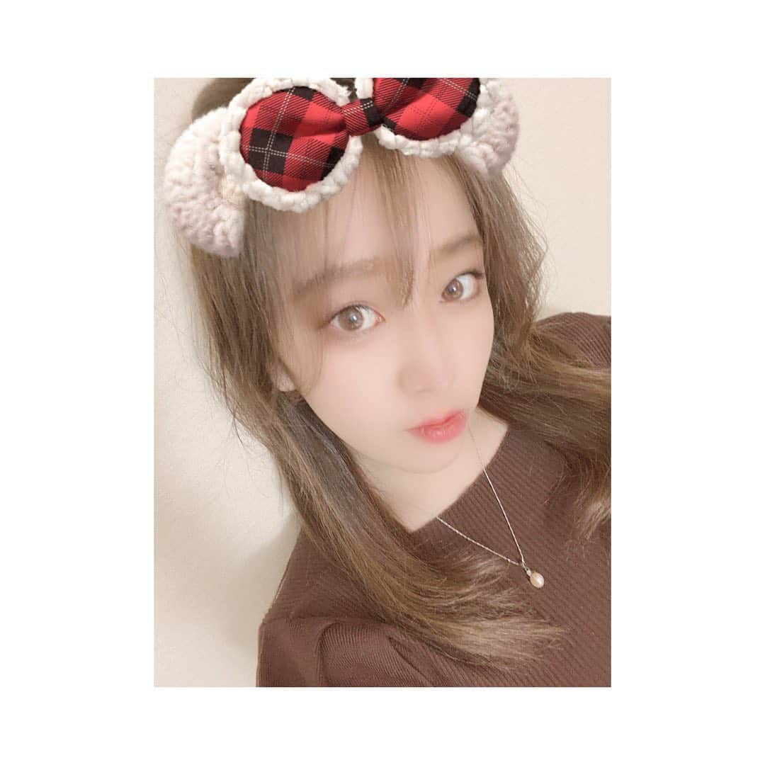 中冨杏子さんのインスタグラム写真 - (中冨杏子Instagram)「.*･ﾟ　.ﾟ･*.🐻🎀.*･ﾟ　.ﾟ･*. . たまにはね。 女子っぽいのをね。 . #頭につけるやつ  #これなんだろ #まあいいか  #ゆるふわ #ゆるっと #ふんわり系 #たまにはね #ガーリースタイル #ガーリーになりたい #コントラスト #メイクいらずフィルター #ありがたい  #153cm女子 #なかとみあんこ #中冨杏子」12月5日 17時30分 - anko_nakatomi