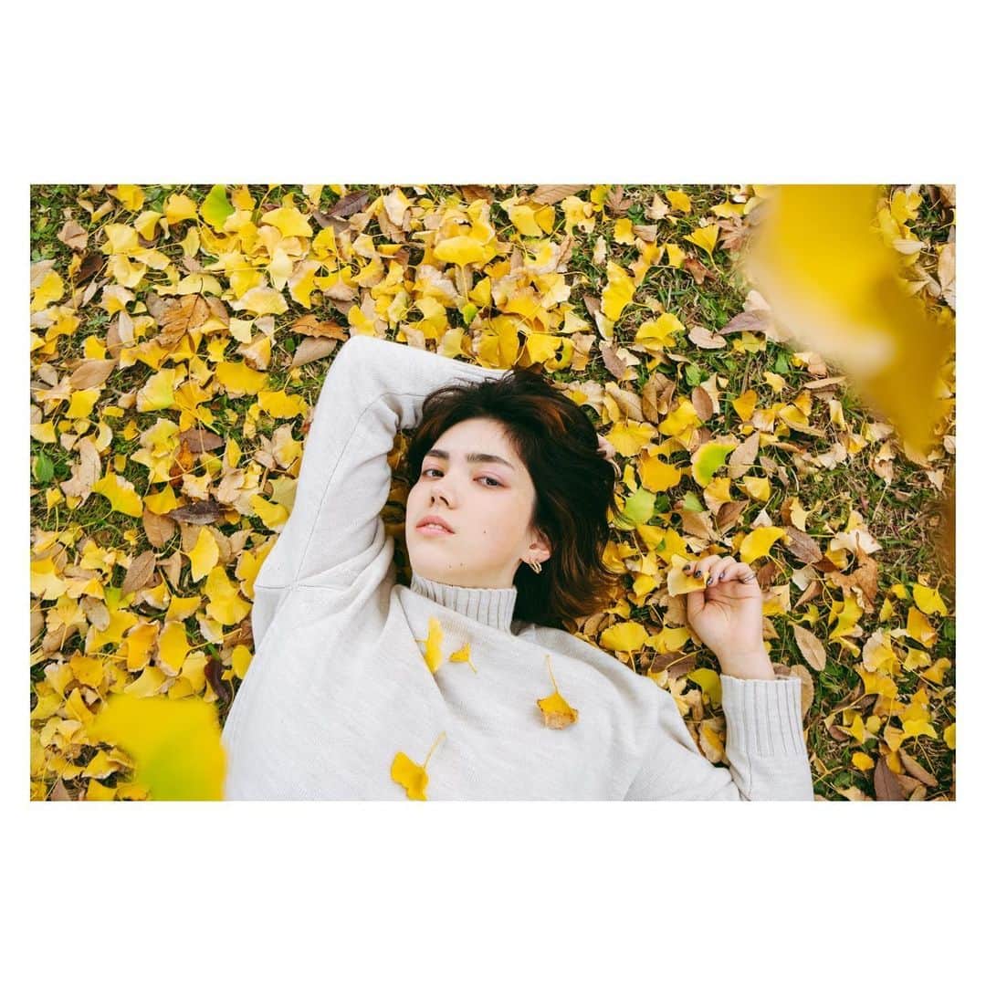 のインスタグラム：「イチョウ🌱🍁  溜まった作品をUpしていきます😌📸  Model: @kitcat0216  Hair: @seitaroken  Make: @alqyme  Photo: @hikarunosuke  Shop: @sweetroomofficial   #ポートレート#モデル#ファッション#ヘアスタイル#ヘアサロン#海#湘南#藤沢#ヘアサロン#コーデ#ヘアカラー#lala__hair#model#portraitphotography#hairstyle#一眼レフ#canon#キヤノン」
