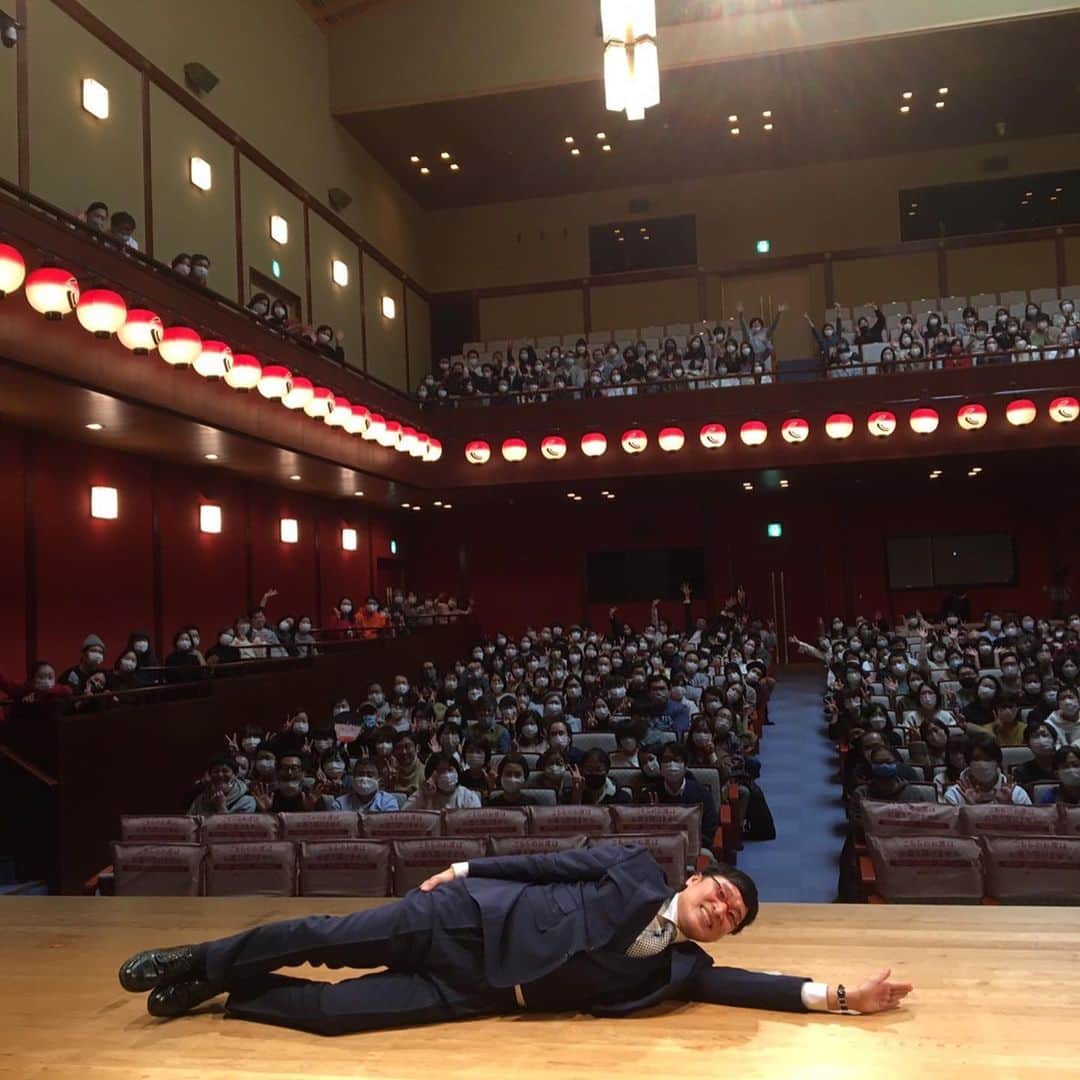 山里亮太のインスタグラム：「一回目の公演を終える。 楽しすぎました！ こころのどいねもいただきました！  さぁ、このあと、いよいよ今年最後の140、楽しみ続けます！  #山里亮太の140 #山里亮太の140石川」