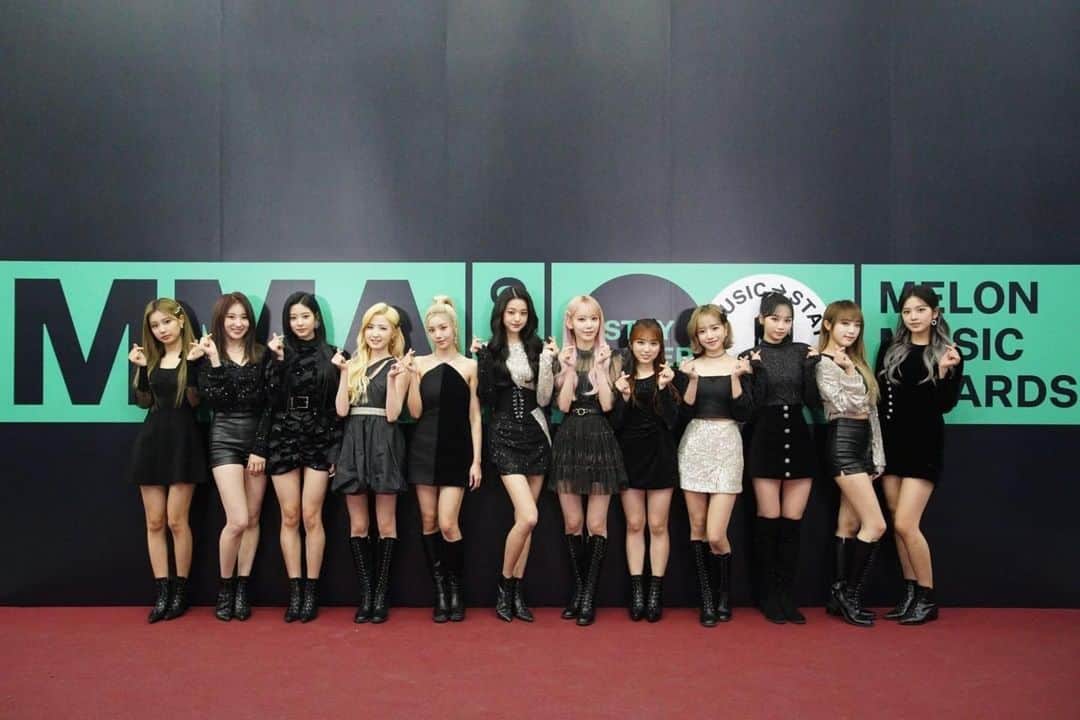 のインスタグラム：「Repost @melon_music ・・・ 📸MMA2020 포토월 사진 공개‼️ #아이즈원 #IZONE  #멜론뮤직어워드 #MMA2020 #MMA #멜뮤 @official_izone  #wonyoung #장원영 #sakura #宮脇咲良 #yuri #조유리 #yena #최예나 #yujin #안유진 #nako #矢吹奈子 #eunbi #권은비 #hyewon #강혜원 #hitomi #本田仁美 #chaewon #김채원 #minju #김민주 #chaeyeon #이채연」