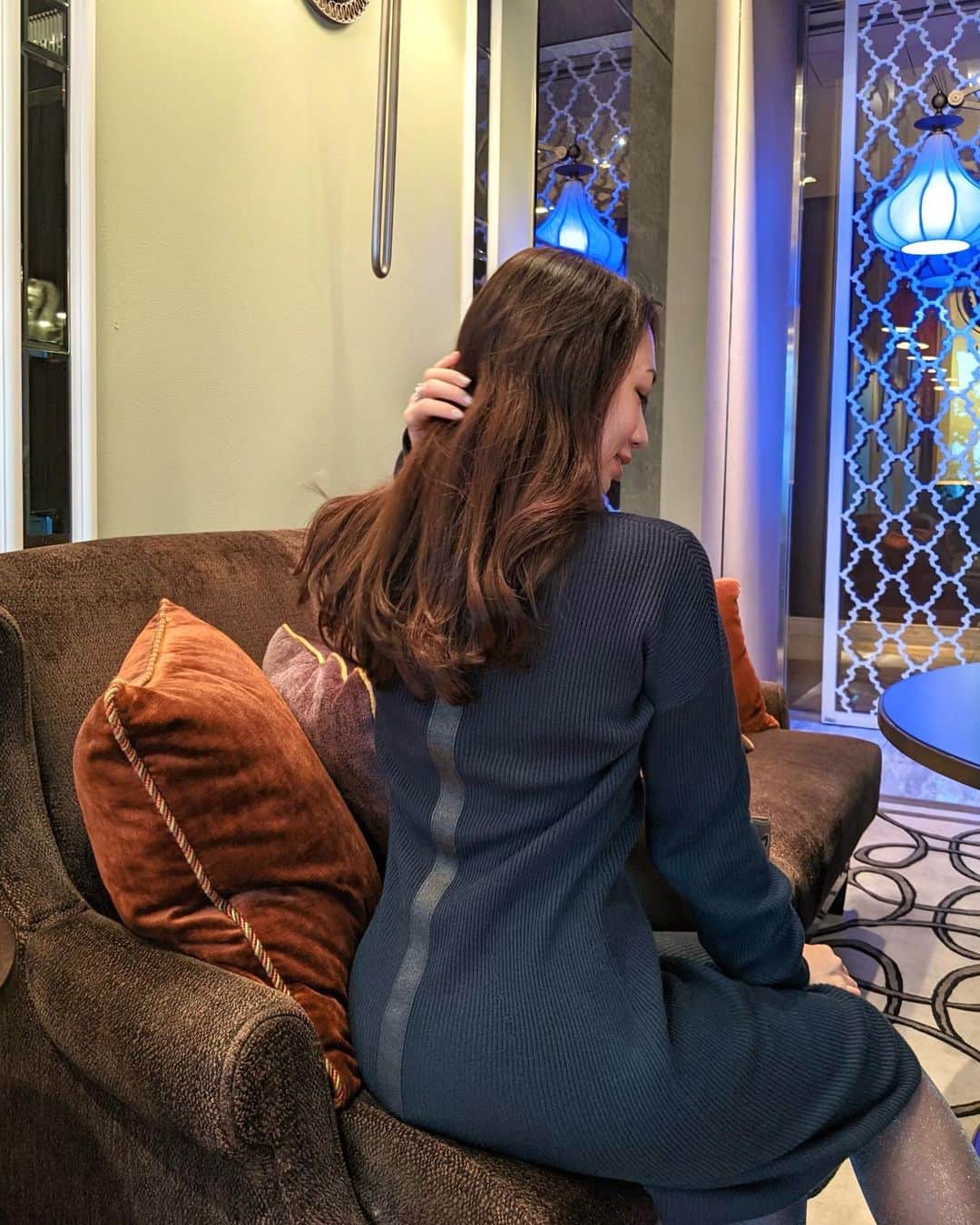 安岡あゆみさんのインスタグラム写真 - (安岡あゆみInstagram)「. 友人のプレゼントを探しに行った時に一目惚れしてしまった @hermes のニットワンピ🧡 後ろのボタンが可愛い…🙈💕 ニットだけどシルエットが絶妙で、エレガントに着れるので重宝しそうです🧶 . #ayumi_y_ootd 👗 #dress & #bag & #shoes @hermes  #necklace & #ring @graff . . #ootd #outfit #fashion #coordinate #hermes #birkin #birkin25 #graff #graffdiamonds #ファッション #コーディネート #コーデ #今日のコーデ #今日の服 #エルメス #バーキン #バーキン25 #グラフ #グラフダイヤモンド #グラフバタフライ #シャングリラホテル東京」12月5日 18時13分 - ayumi_yasuoka