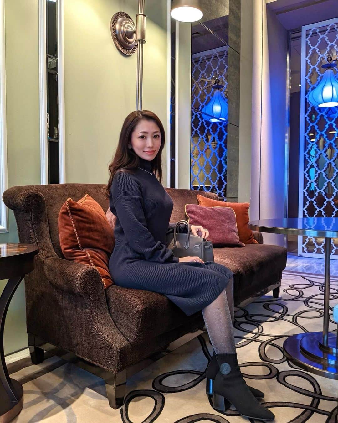 安岡あゆみさんのインスタグラム写真 - (安岡あゆみInstagram)「. 友人のプレゼントを探しに行った時に一目惚れしてしまった @hermes のニットワンピ🧡 後ろのボタンが可愛い…🙈💕 ニットだけどシルエットが絶妙で、エレガントに着れるので重宝しそうです🧶 . #ayumi_y_ootd 👗 #dress & #bag & #shoes @hermes  #necklace & #ring @graff . . #ootd #outfit #fashion #coordinate #hermes #birkin #birkin25 #graff #graffdiamonds #ファッション #コーディネート #コーデ #今日のコーデ #今日の服 #エルメス #バーキン #バーキン25 #グラフ #グラフダイヤモンド #グラフバタフライ #シャングリラホテル東京」12月5日 18時13分 - ayumi_yasuoka