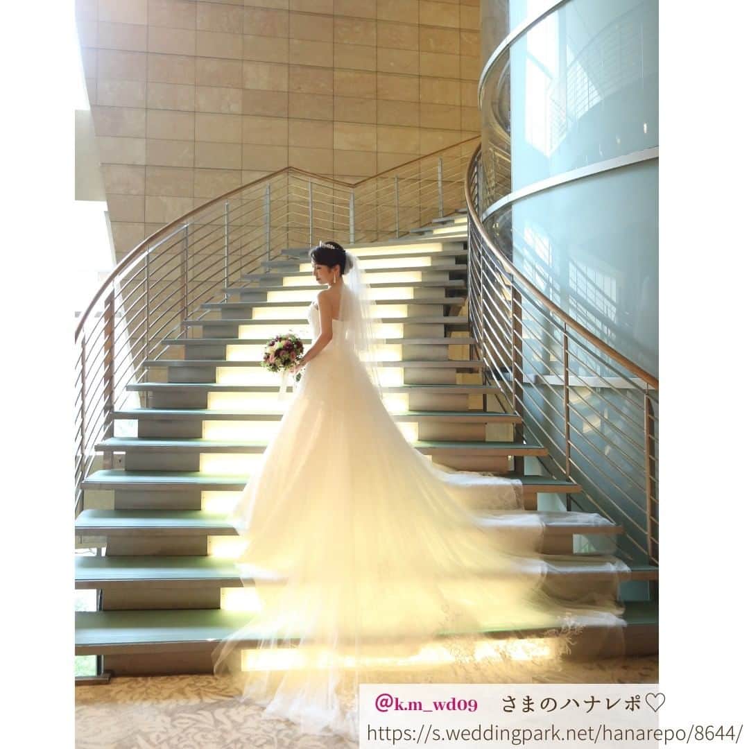 Wedding Park 公式さんのインスタグラム写真 - (Wedding Park 公式Instagram)「💐TODAY’s PICK UP ハナレポ💐  こんばんは！ ウエディングパークのハナレポ編集部です💁‍♀️  今日のピックアップは、 @k.m_wd09さまのハナレポ👰  なんと、大学生の弟さんが 「姉の一生に一度の晴れ舞台のために」と ウェディングフォトグラファー右近倫太郎さんの撮影をプレゼントしてくださったのだそう📷✨ 東京駅・丸の内前撮りの写真は圧巻！  式当日も家族愛や夫婦愛が感じられる 素晴らしい1日だったことが伝わるハナレポです♡  ＜この式場を決めたポイント＞ ラグジュアリーホテルならではの上質で温かなホスピタリティの素晴らしさに圧倒され、見学当日に即決！✨  💒この結婚式場を詳しく グランド ハイアット 東京(六本木） https://www.weddingpark.net/00000722/  💍この結婚式についてもっと詳しく ▼@k.m_wd09さまのハナレポ♡ https://www.weddingpark.net/hanarepo/8644/  ーーーーーー #ベストハナレポ にエントリーしよう👑  @weddingpark をフォロー ＋#ベストハナレポ をつけて 投稿してください♡  ベストハナレポに選ばれた花嫁さまは 月末に表彰投稿をさせていただいています♩  たくさんのご参加お待ちしています！  ーーーーーー #プレ花嫁 #式場探し #2020婚 #2021婚 #2020冬婚 #2021春婚 #ちーむ2020 #日本中のプレ花嫁さんと繋がりたい #結婚式 #結婚式準備 #結婚準備 #プロポーズ #ウエパ #ウエディングパーク #ハナレポ #グラハイ花嫁 #グランドハイアット東京 ーーーーーー」12月5日 18時10分 - weddingpark