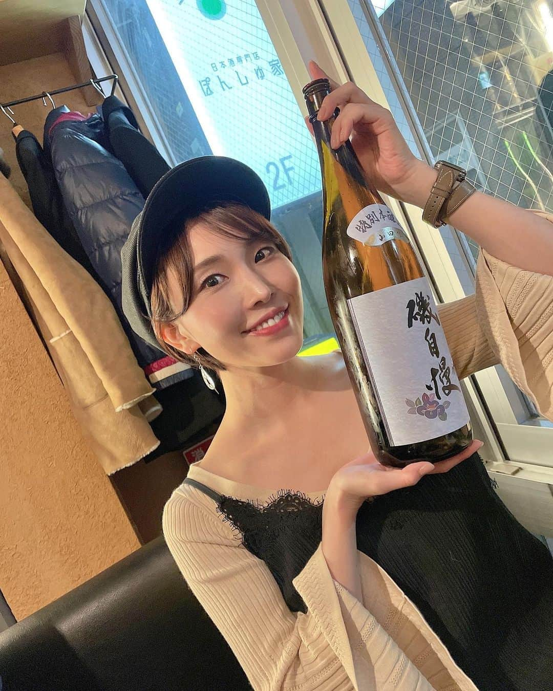 児玉アメリア彩さんのインスタグラム写真 - (児玉アメリア彩Instagram)「大好きな人形町ぽんしゅ家さん﻿ 2周年おめでとうございます♡﻿ ﻿ 100本以上開栓！﻿ プレミアム酒や旬のお酒も勢揃いしてるし、﻿ 何より店主の登子さんが日本酒のガチ変態勢(褒め言葉)なのでおすすめおまかせで注文してもきっと満足できるはず﻿ ﻿ ぜひ行ってみてほしい🍶﻿ ﻿ ﻿ ﻿ ﻿ ﻿ ﻿ #ぽんしゅ家 #人形町 #人形町グルメ #日本酒 #日本酒好き #日本酒で乾杯 #日本酒女子 #sake #japanesegirl #japaneseculture #japanesesake #japanesesake🍶」12月5日 18時27分 - aya_amelia_kodama