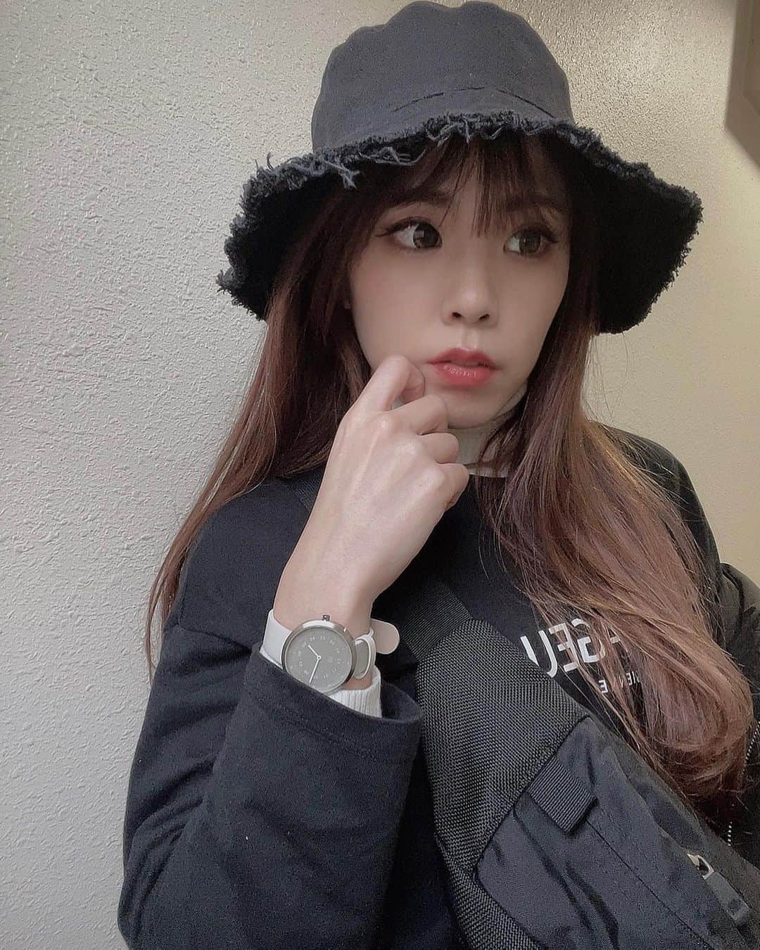 のインスタグラム：「. 素敵な時計が届きましたーん❤️ 時計はシンプルが好きです☺️  MAVEN WATCHESの時計は 合わせやすくていいね👍  クーポンコードを入力すると ご使用で10%OFFになるそうです💓 【airifla101】 使ってね〜✌️ クリスマス🎄プレゼントにも ぴったりやと思いますっ🤗  ＃マベン#マベンウォッチズ#時計#腕時計#mavenwatches #クリスマス #ギフト#バケハ#大阪#fashion#セクガル」