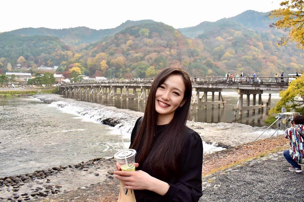 野口真未のインスタグラム：「・ ・ ・ トロッコ列車と保津川下り🍁 嵐山を満喫しました♡♡ ・ ・ ・」