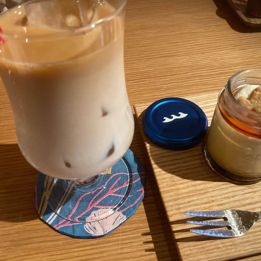 江川智晃さんのインスタグラム写真 - (江川智晃Instagram)「糸島　sumi cafe 塩をかけて食べるプリン🍮 大丈夫❓って思って食べたらめっちゃ美味い😋 コーヒーを飲めないのでカフェオレの牛乳多めでというわがままも聞いてもらいました！笑 最高の組み合わせでした✌️」12月5日 18時42分 - egatomo43