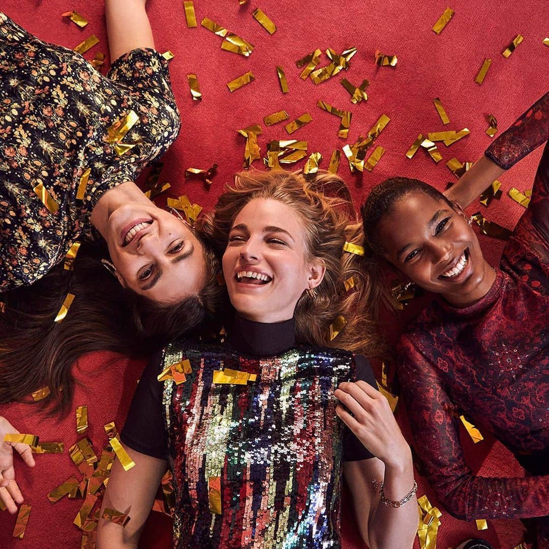 デシグアルのインスタグラム：「Change the setting, not the fun. Tag a friend you’d love to #celebratedifferent with! 🥳」