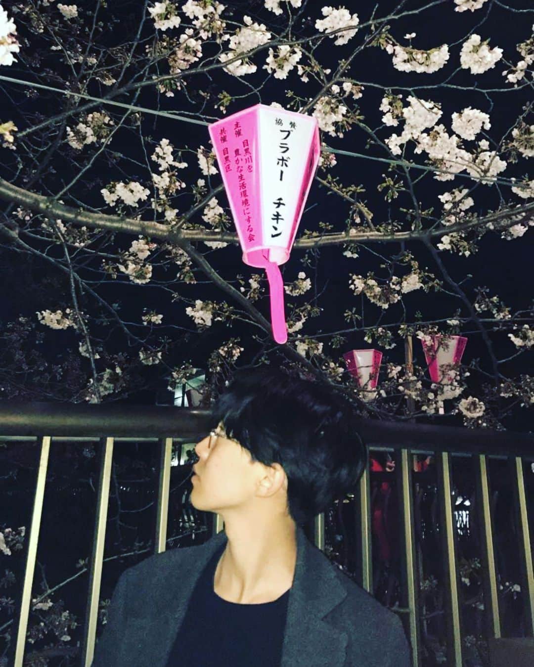 小園凌央さんのインスタグラム写真 - (小園凌央Instagram)「7時かーらドッキリGPみーてーねー笑えるっ あえてねカッコつけてる写真でね#ブラボーチキン  #体張っちゃってるう#ふりきっちゃってるう #ドッキリ#桜」12月5日 18時51分 - ryo_kozono