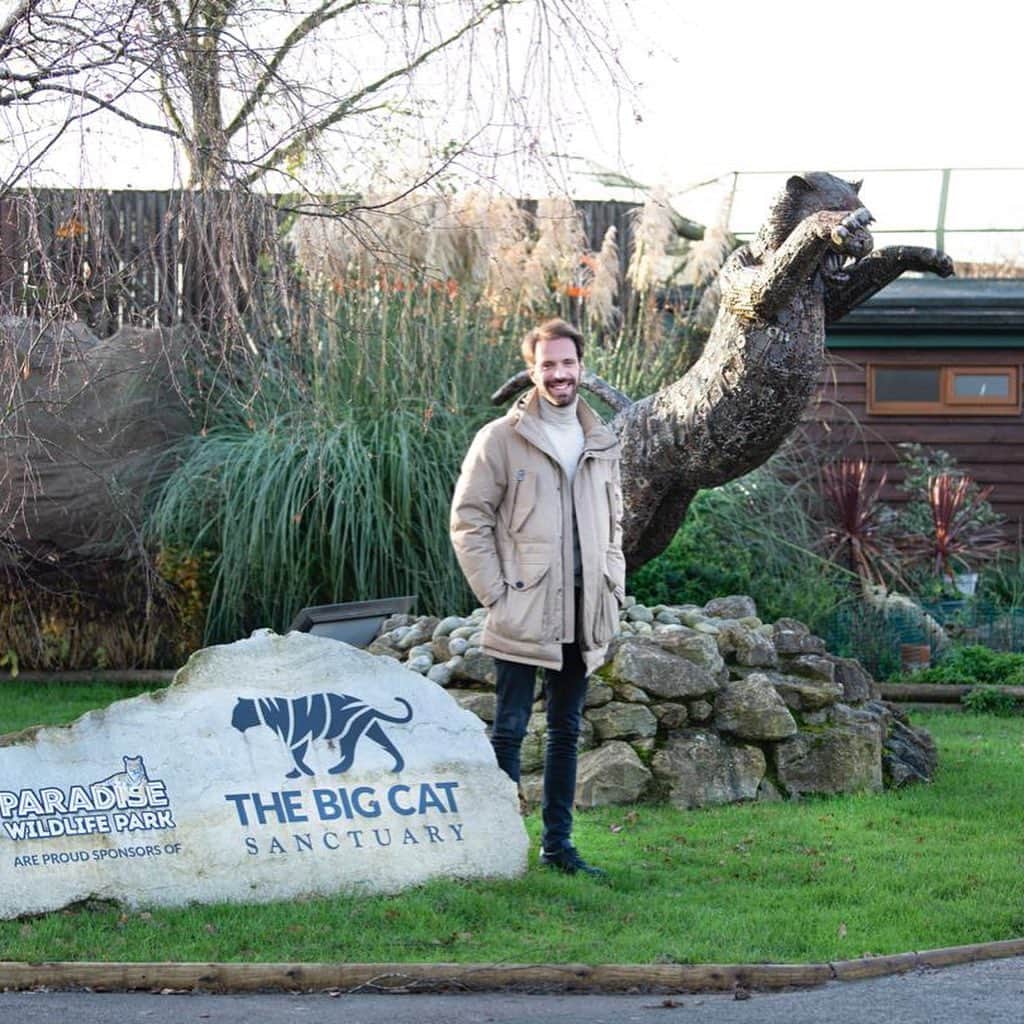 ジャン＝エリック・ベルニュのインスタグラム：「Amazing day yesterday, I went to visit my friends at @thebigcatsanctuaryuk for the International Cheetah Day. It always impresses me the work they do here and around the world, can’t wait to show you guys what’s coming next !」