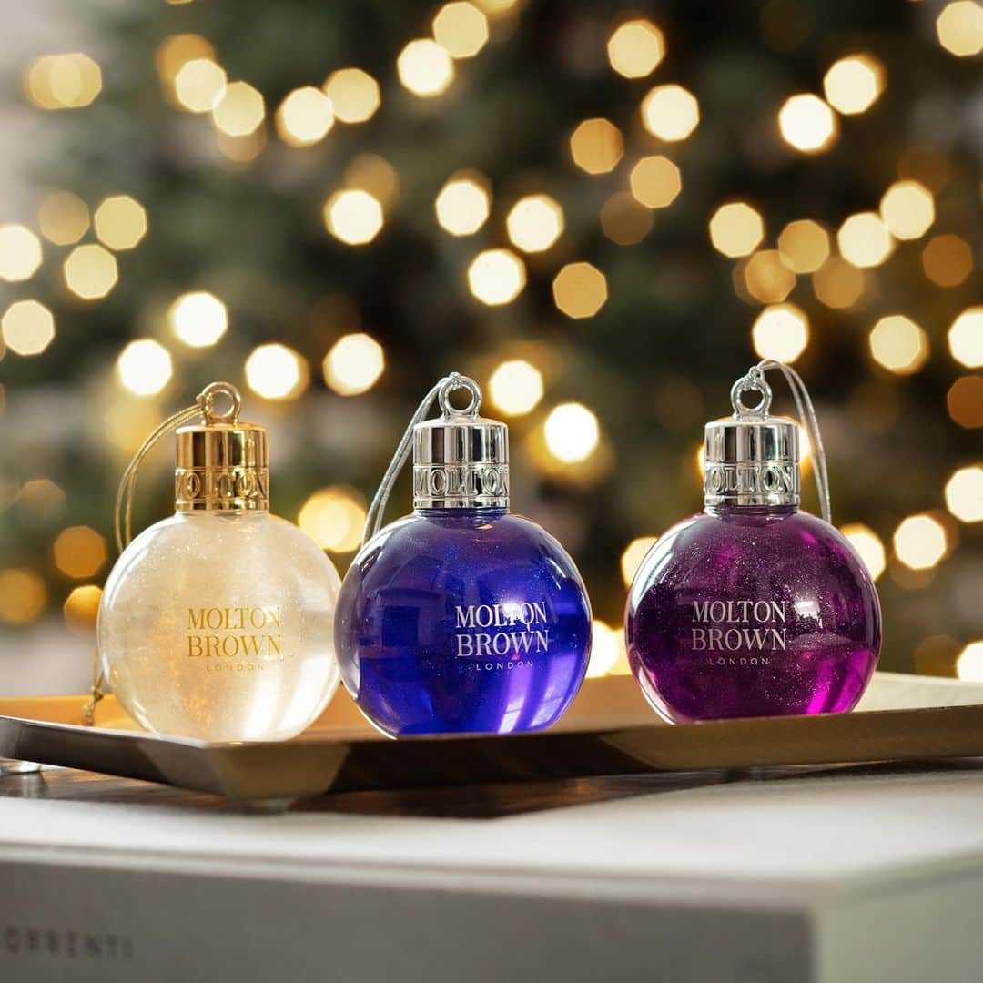 モルトンブラウンのインスタグラム：「Filled with some of our most-loved Bath & Shower Gels, our Festive Baubles are a sparkling treat to hang from the tree and then to surprise loved ones with.」