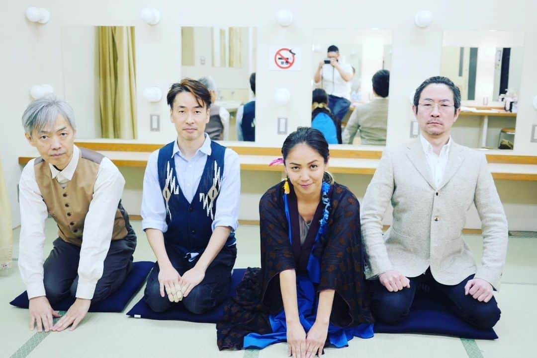 元ちとせさんのインスタグラム写真 - (元ちとせInstagram)「東久留米の皆さま❣️ 本当にありがとうございました😊 私のコトノハは受け取って頂けたでしょうか❓ またぜひお会いしましょうね🤗  2枚目はこっそりポーズ練習していたところを😂松ちゃんに撮られてました💦  #東久留米 #まろにえホール #黒木千波留 #松本智也 #新井ラーメン健 #感謝」12月5日 19時00分 - hajimechitose.official