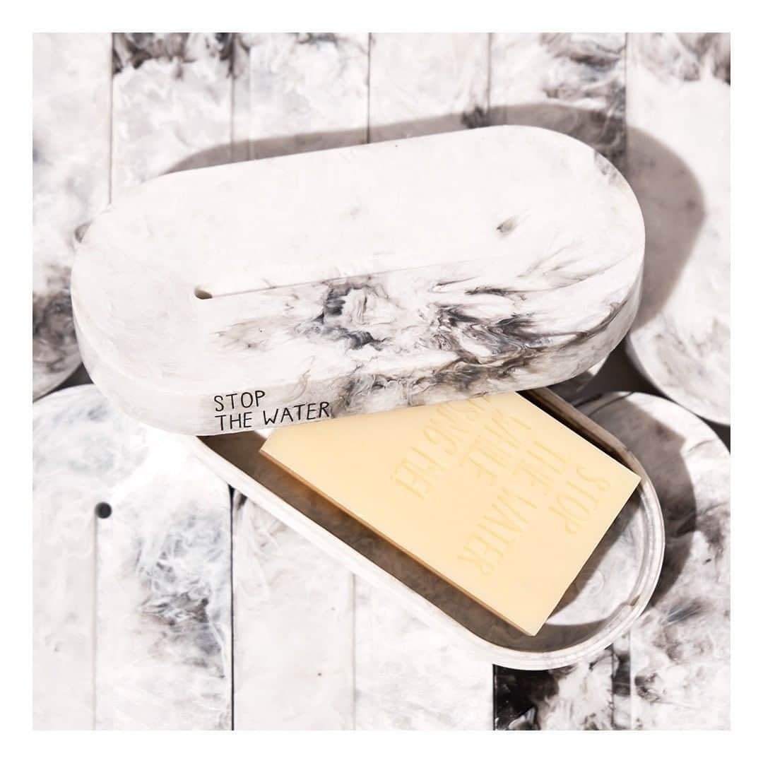 Stop The Water While Using Me!さんのインスタグラム写真 - (Stop The Water While Using Me!Instagram)「Be the change! 🖤  Each purchase of our strictly limited "Social Soap Box" enables a donation of 30 pieces of soap to refugees to the Greek island of Samos.  ♻️ 100% recycled 📲 Read more about the project online.   #thesocialsoapbox #samos #humanitarianhelp #stopthewaterwhileusingme #waterlover #cleanbeauty #nature #greenbeauty #nontoxicbeauty #giveback #ecobeauty #stopthewaterwhileusingme #fortheworld #humanrights #refugees #refugeeswelcome  @samosvolunteers  @refugee4refugees  @medequaliteam」12月5日 19時00分 - stopthewater