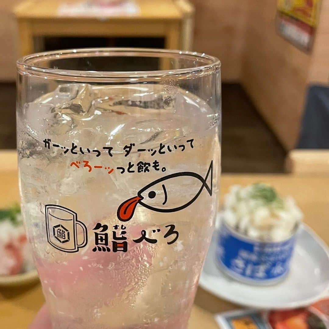 宮崎うまか茶町店さんのインスタグラム写真 - (宮崎うまか茶町店Instagram)「こんばんは、鮨べろ梅田茶屋町店です🍣  週末は鮨べろで『べろーっと飲もう♪』 寿司1貫88円〜！逸品料理のほとんどが280円とコスパも最強✨  #鮨べろ #寿司 #すし #寿司すきな人と繋がりたい #飲酒タグラム #大阪グルメ #梅田グルメ #レモンサワー」12月5日 19時06分 - sushibero.chayamachi