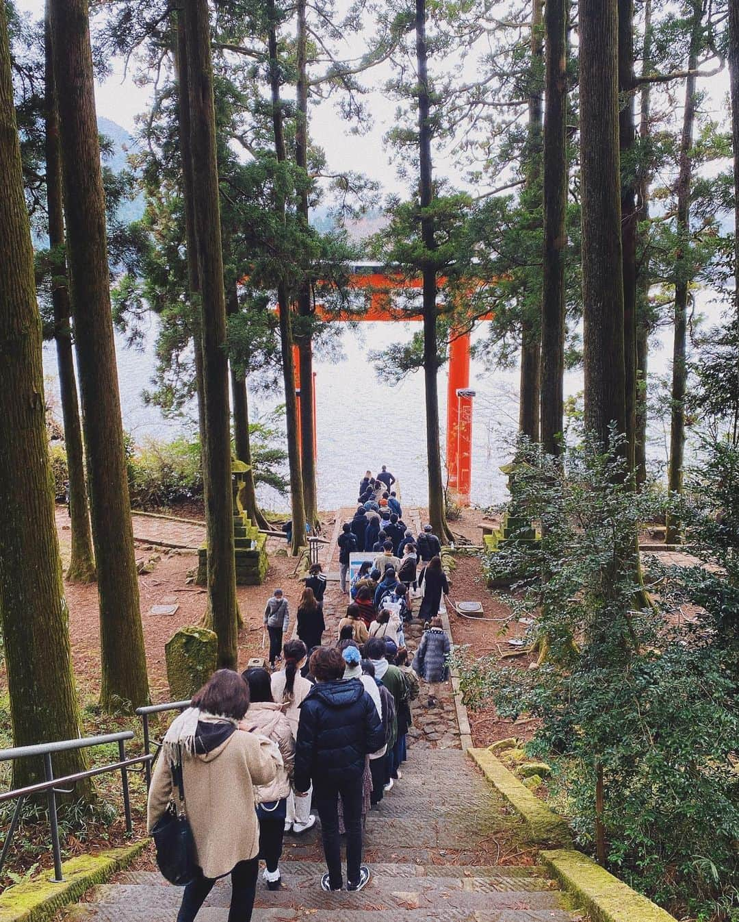 吉田沙世さんのインスタグラム写真 - (吉田沙世Instagram)「母を連れて箱根旅行♨️  大好きなおはぎを持って湯本にある「箱根 花紋」へ一泊。美味しいご飯と源泉露天風呂で心身を癒して、箱根神社へお参り👘  忙しくなる年末に向け 親子でのんびり。良い思い出できました🍁 こういう時間もっと大切にしていきたいな #箱根花紋 #箱根 #Hakone」12月5日 19時03分 - sayobaby