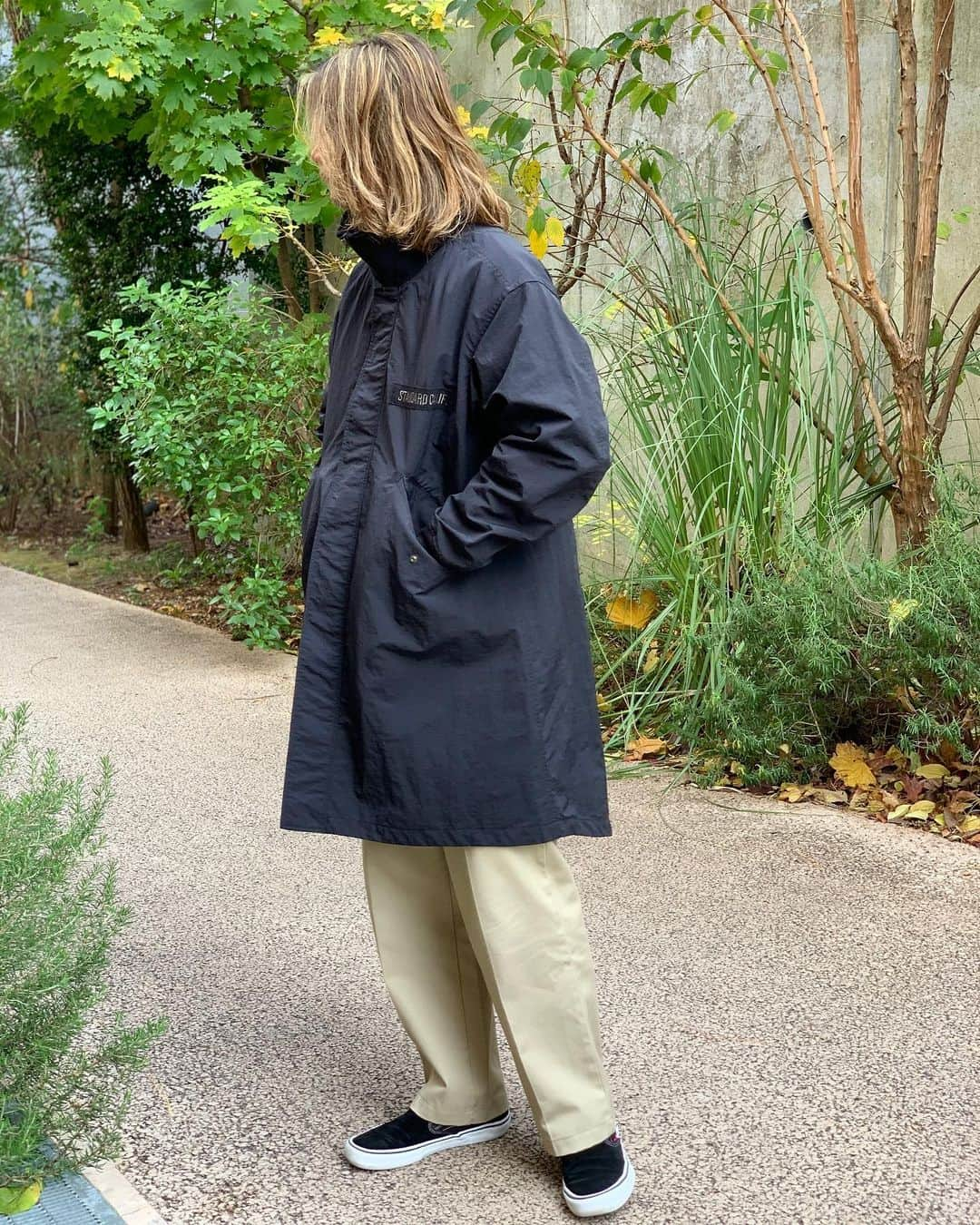 スタンダードカリフォルニアさんのインスタグラム写真 - (スタンダードカリフォルニアInstagram)「SD Field Deck Coat  #standardcalifornia #スタンダードカリフォルニア #2020autumnwinter #2020AW #Harvestmoon #coat #コート #deckcoat #デッキコート #military #ミリタリー#vans #slipon#fashion #ファッション#todaysstaffofstandardcalifornia #internationalshipping  #overseasshipping」12月5日 19時10分 - standardcalifornia