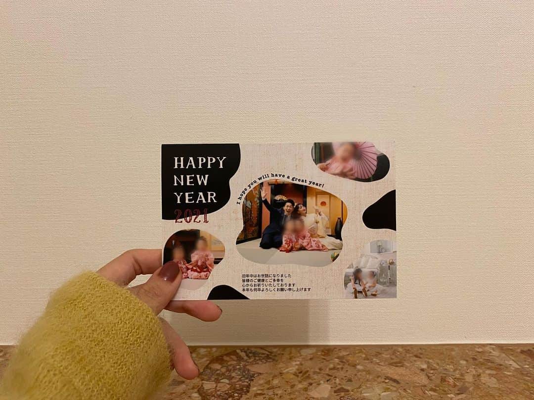 近藤千尋のインスタグラム：「3年アンバサダーをさせて頂いている写真アプリ、 「みてね」✨ 去年に引き続き、今年も年賀状を作りました💓😍  簡単に作れて、デザインも可愛くて サンプル３枚も作っちゃった…笑😀  12/6(日)までにご注文いただくと 8%OFFになるキャンペーンを実施中です📢 私の限定10%OFFクーポン「KDC2021」を あわせて使うと、18%OFFで注文できます😍   @mitene_official  #みてね年賀状 #みてね  #pr #みてねアプリ #年賀状」